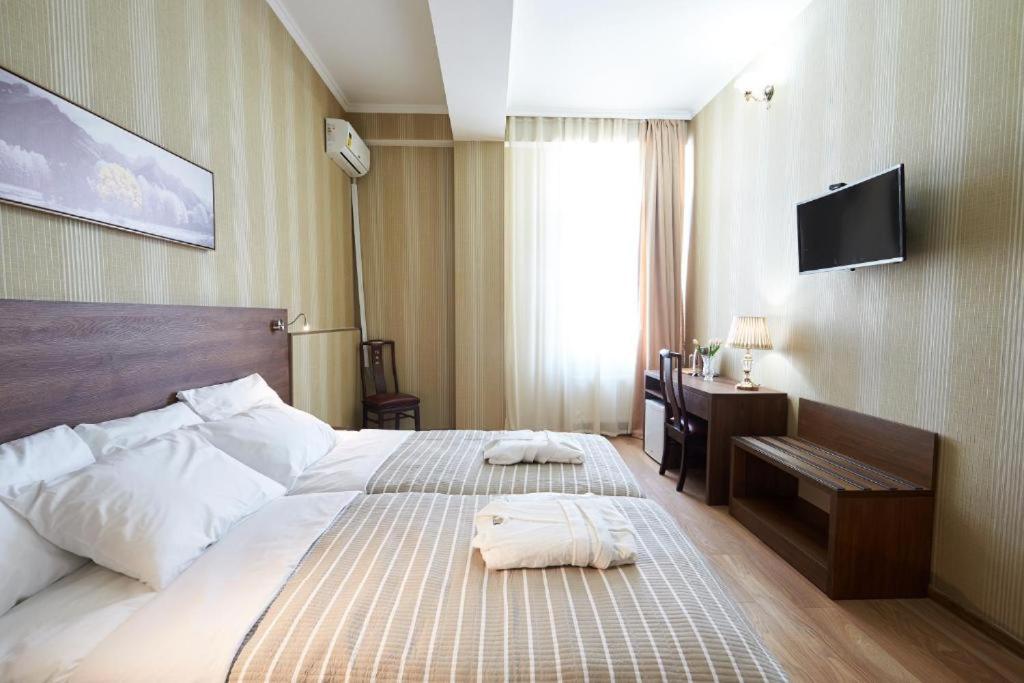 The Hilltop Skyline Hotel Tbilisi Exterior foto
