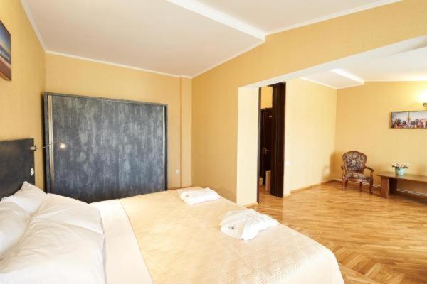 The Hilltop Skyline Hotel Tbilisi Exterior foto